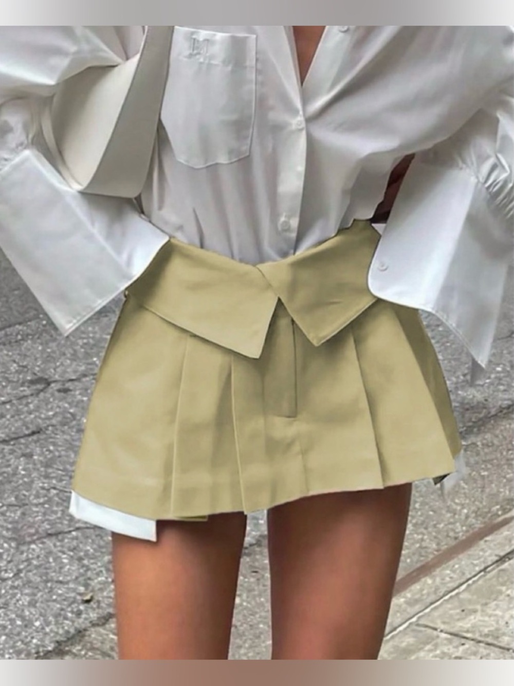 Helsa Chino Pleated Mini Skort in Khaki - XS